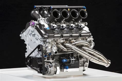 Volvo Shows 5.0-liter V8 Engine for Australian V8 Supercar Championship ...