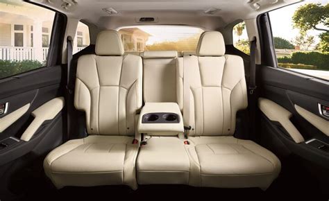 8 Seater SUV: Top 10 Best | AutoGuide.com