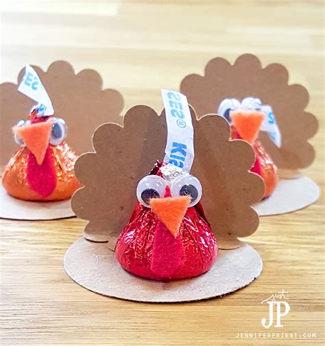 Fun & Simple Thanksgiving Crafts to Make This Year - Crazy Little Projects