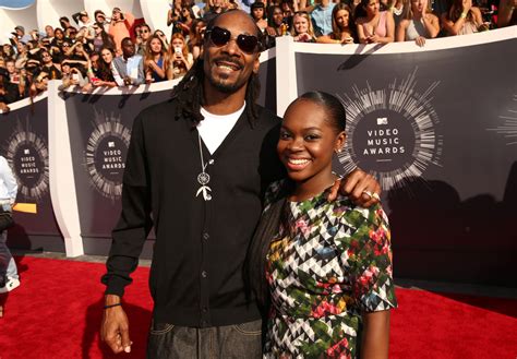 Snoop Dogg Thinks Daughter Cori Broadus Is Mom Shante's Lookalike in a ...