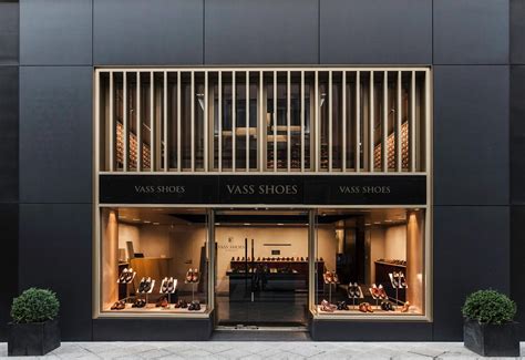 T2.a Architects - Project - VASS SHOES - Image-1 | Retail facade, Shop ...