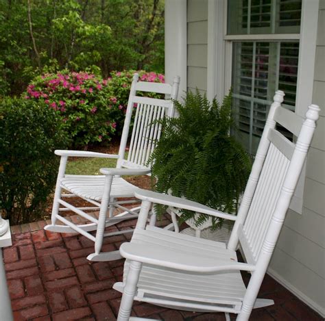 60 Awesome Farmhouse Porch Rocking Chairs Decoration | Rocking chair ...