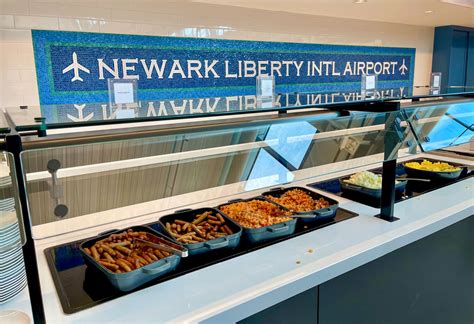 Review of the Newark United Club lounge — The Empty Nest Explorers