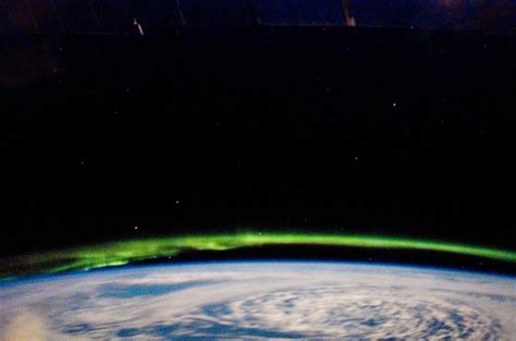 15 captivating photos of auroras seen from space | Popular Science