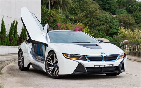 BMW i8 vs Mazda Axela - Features & Specs Comparison | CarsGuide