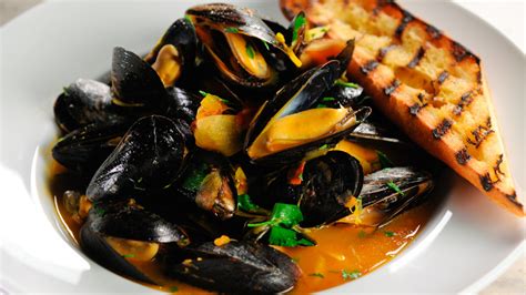 Steamed Mussels with Wine and Saffron Recipe | Martha Stewart