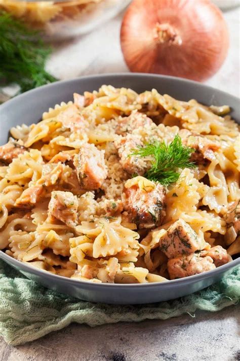 Creamy Farfalle Pasta Recipe - IzzyCooking