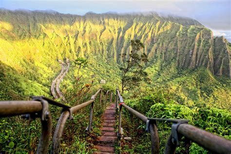 Hawaii's Stunning But Illegal Stairway to Heaven Hike