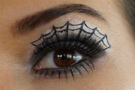 37 Halloween Eye Makeup Ideas - InspirationSeek.com