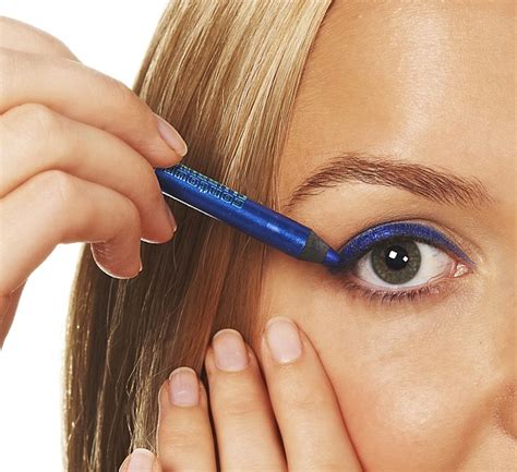 How to update blue eyeliner: Follow our step-by-step guide to master ...