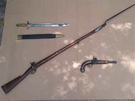 Imperial Russian 1848 percussion musket with bayonet, cavalry pistol ...