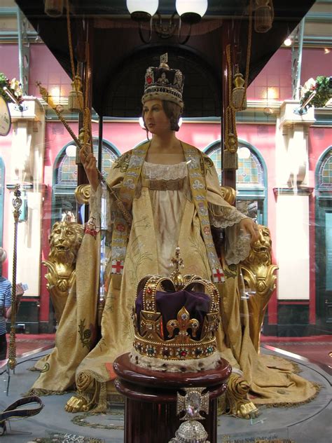 Crown Jewels Display, QVB | Paul Lloyd | Flickr