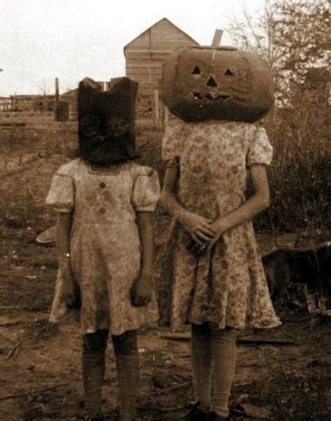 Creepy Halloween Costumes From Back In The Day That Will Haunt Your ...