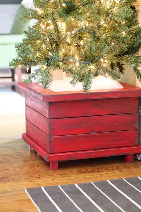 7 Easy To Make DIY Christmas Tree Stand Boxes - Shelterness