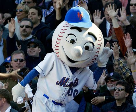 Mets Apologize After Mascot Gets Caught Making Obscene Gesture To Fans ...