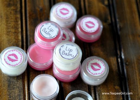 Easy Homemade Lip Balm | Free Printables | www.TeepeeGirl.com