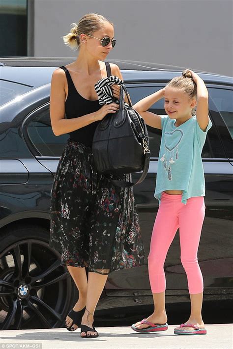 Cameron Diaz joings sister-in-law Nicole Richie and daughter Harlow in ...