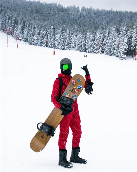 Snowboard Trip Packing List Essentials - What To Wear Snowboarding?