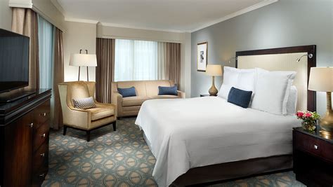 New Orleans Accommodations | Omni Riverfront Hotel Rooms