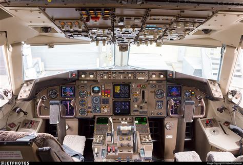 Boeing 757 Cockpit