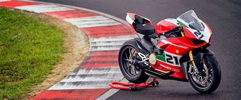 Ducati Panigale V2 Bayliss Wallpaper 4K, Race track