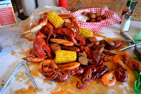 Why Invest in a Seafood Boil Franchise? The Trend is Here to Stay