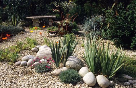 Garden gravel ideas: 11 brilliant ways to use these small stones in ...