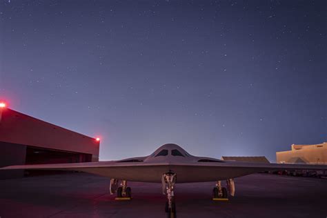 The New B-21 Raider Stealth Bomber Has Just Been Unveiled - Data ...