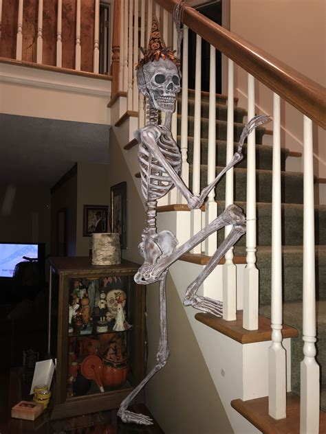 Halloween Skeleton Decorations | Scary halloween decorations, Halloween ...