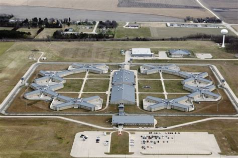 Inmate fatally beaten at Thomson federal prison in Illinois: sources ...