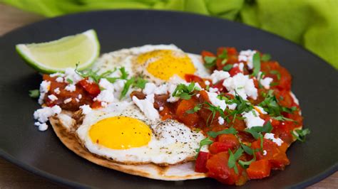 Huevos Rancheros mit würziger Chorizo und Chili