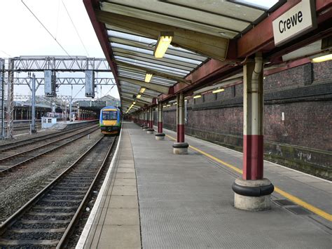 File:Platform 2 at Crewe railway station.jpg - Wikipedia