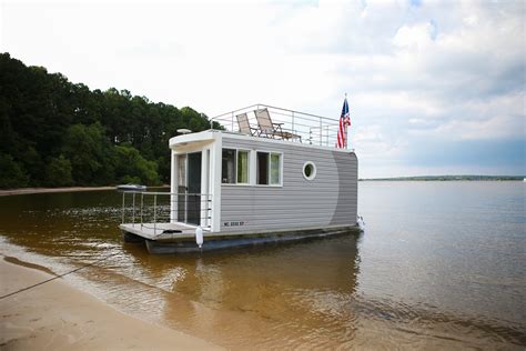 Ever heard of a tiny houseboat? You can rent one at Jordan Lake | abc11.com