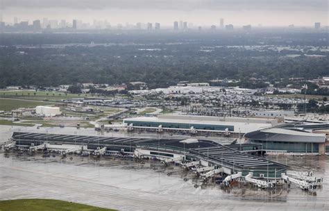 Southwest Airlines cancels Hobby flights until noon Saturday - Houston ...