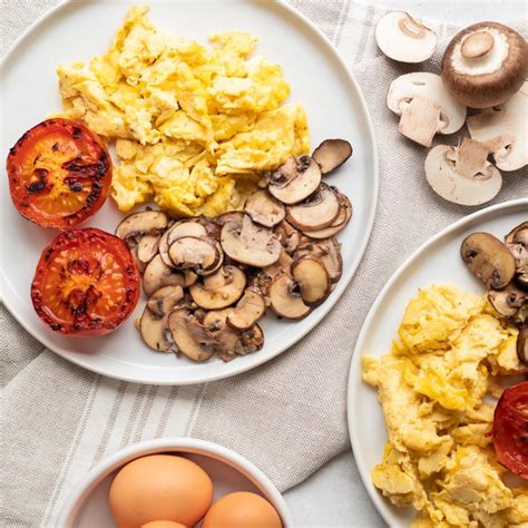 Mealime - Scrambled Eggs with Mushrooms & Fried Tomatoes