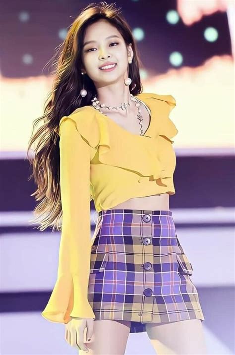 Times When Blackpink Lisa Received The Worst Stage Outfits According To ...