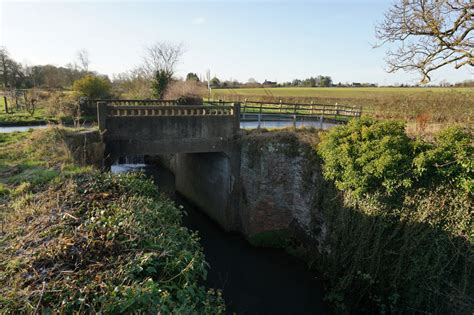 Louth Canal at Keddington Lock © Ian S cc-by-sa/2.0 :: Geograph Britain ...