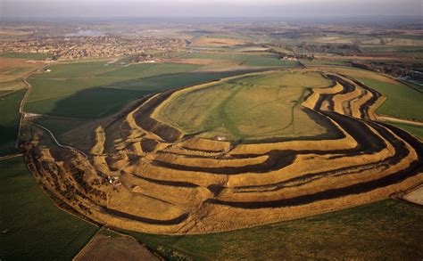 Iron Age Hill Forts | What Are Hill Forts | DK Find Out