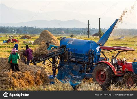 Hay thresher | Thresher machine working — Stock Photo © nittaya12122508 ...