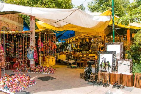 15 Best Delhi Markets for Shopping and What You Can Buy