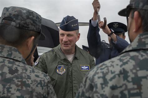 USFJ commander visits Komatsu Air Base > Marine Corps Air Station ...