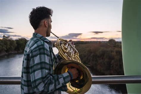 15 Best French Horn Players of All Time - Singersroom.com