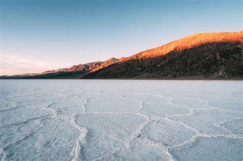 Sunset and salt flats, Badwater Basin, Death Valley, CA [2048x1365] [OC ...