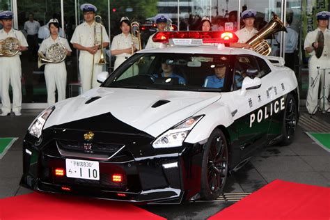 悲しいけど嬉しい!? R35GT-Rパトカーでも違反者はリアシートでキップにサイン | AUTO MESSE WEB（オートメッセウェブ ...