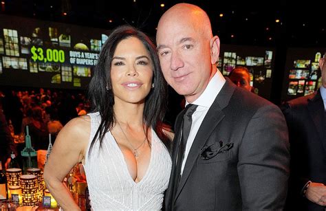 Jeff Bezos’ Girlfriend Lauren Sanchez Poses in Romantic Milkmaid Top ...