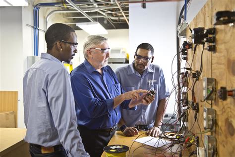 Becoming an Electrician - Trade School Programs in Chicago