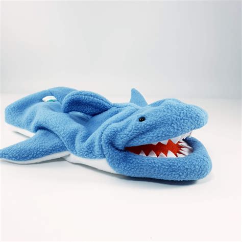 Shark hand puppet tutorial and pattern