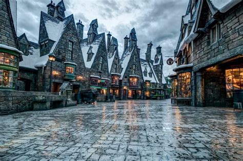 9 remarkable photos of the Wizarding World after hours | Harry potter ...