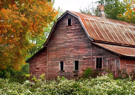 Pretty in Red | Old barns, Barn house, Barn pictures