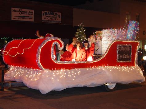 christmas parade float themes | ... floats and/or entries be decorated ...